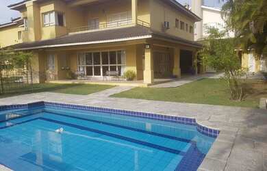 Imagem: A casa em condomínio possui 5 Dormitórios, 5 Banheiros, 5