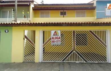 Imagem: A casa possui 3 Dormitórios, 2 Banheiros, 2 Vagas na garagem