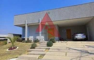 Imagem: A casa em condomínio possui 3 Dormitórios, 3 Banheiros, 4