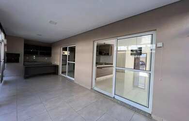 Imagem: A casa possui 3 Dormitórios, 5 Banheiros, 2 Vagas na garagem