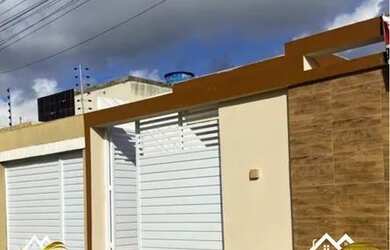 Imagem: A casa possui 3 Dormitórios, 3 Banheiros, 1 Vaga na garagem