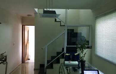 Imagem: A casa possui 3 Dormitórios, 2 Banheiros, 2 Vagas na garagem