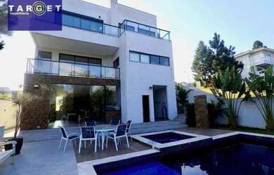 Imagem: A casa em condomínio possui 4 Dormitórios, 5 Banheiros, 5