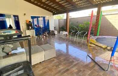 Imagem: A casa em condomínio possui 4 Dormitórios, 4 Banheiros, 4