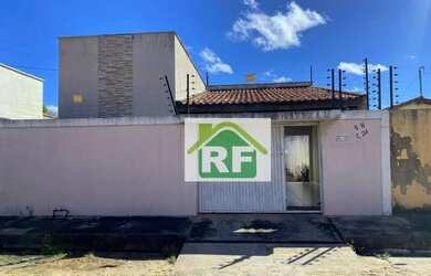 Imagem: A casa possui 3 Dormitórios, 2 Banheiros, 2 Vagas na garagem