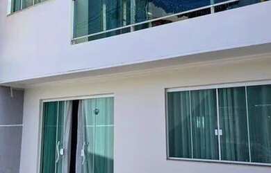 Imagem: A casa possui 4 Dormitórios, 4 Banheiros e 1 Vaga na garagem