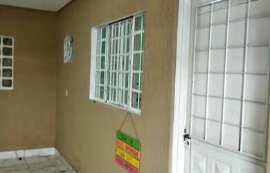 Imagem: A casa possui 2 Dormitórios, 1 Banheiro e está localizado