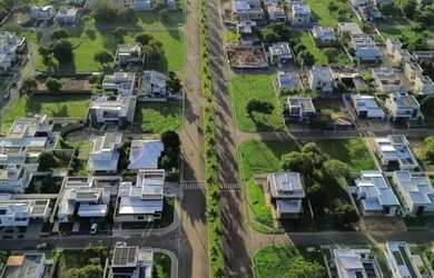 Imagem: O terreno possui 600m² de Área e está localizado em Loteamento