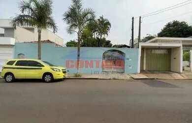 Imagem: A casa possui 3 Dormitórios, 2 Banheiros, 5 Vagas na garagem