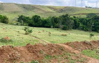 Imagem: O terreno possui 500m² de Área e Imóvel novo e está localizado