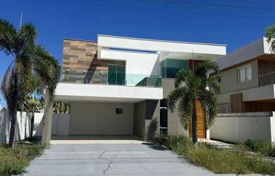 Imagem: A casa em condomínio possui 4 Dormitórios, 3 Banheiros e 3