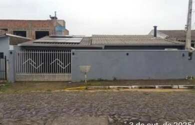 Imagem: A casa possui 1 Dormitório, 1 Banheiro, 1 Vaga na garagem