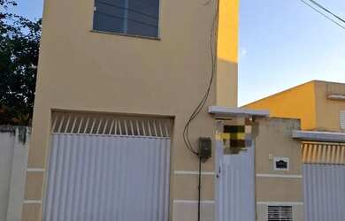 Imagem: A casa possui 3 Dormitórios, 3 Banheiros, 1 Vaga na garagem