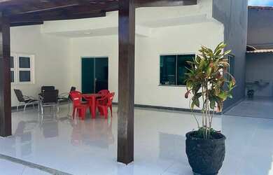 Imagem: A casa possui 5 Dormitórios, 5 Banheiros, 4 Vagas na garagem