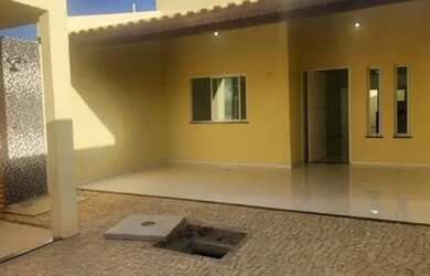 Imagem: A casa possui 3 Dormitórios, 2 Banheiros, 1 Vaga na garagem