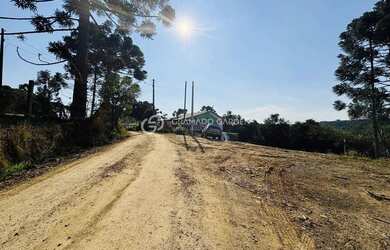 Imagem: O terreno possui 410m² de Área e está localizado em Gramado