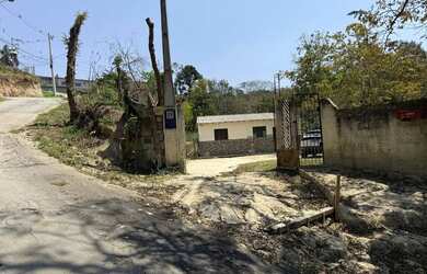 Imagem: A chácara possui 1500m² de Área e está localizado em Vila