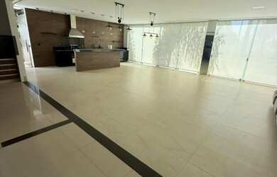 Imagem: A casa em condomínio possui 4 Dormitórios, 5 Banheiros, 4