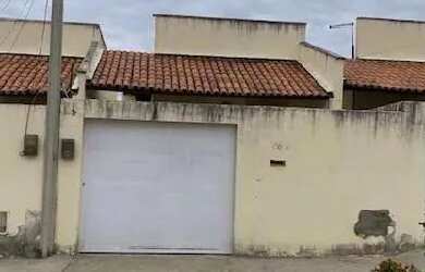 Imagem: A casa possui 2 Dormitórios, 1 Banheiro, 1 Vaga na garagem