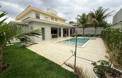 Imagem: A casa em condomínio possui 5 Dormitórios, 5 Banheiros, 4