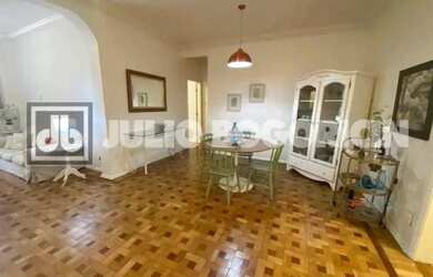 Imagem: O apartamento possui 3 Dormitórios, 2 Banheiros, 140m² de