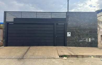 Imagem: A casa possui 3 Dormitórios, 4 Banheiros, 4 Vagas na garagem