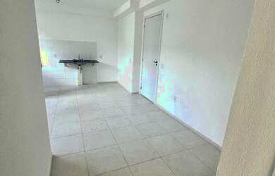 Imagem: O apartamento possui 2 Dormitórios, 1 Banheiro, 1 Vaga na garagem