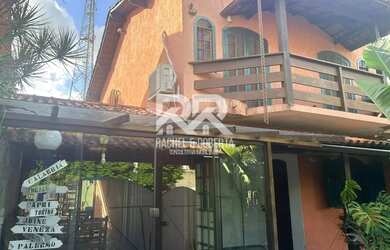 Imagem: A casa possui 3 Dormitórios, 2 Banheiros, 292m² de Área e