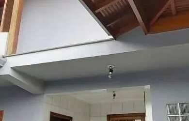 Imagem: A casa possui 1 Dormitório, 2 Banheiros, 5 Vagas na garagem