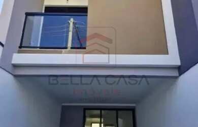 Imagem: A casa possui 3 Dormitórios, 3 Banheiros, 2 Vagas na garagem