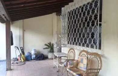 Imagem: A casa possui 5 Dormitórios, 4 Banheiros, 3 Vagas na garagem