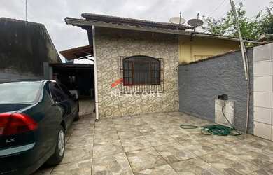 Imagem: A casa possui 3 Dormitórios, 2 Banheiros, 3 Vagas na garagem