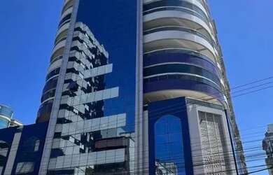 Imagem: O apartamento possui 4 Dormitórios, 5 Banheiros, 2 Vagas na