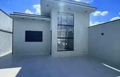 Imagem: A casa possui 2 Dormitórios, 1 Banheiro, 3 Vagas na garagem