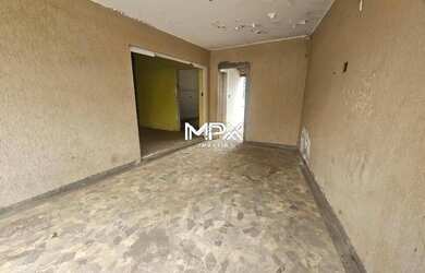 Imagem: O depósito possui 2 Vagas na garagem e 196m² de Área e está