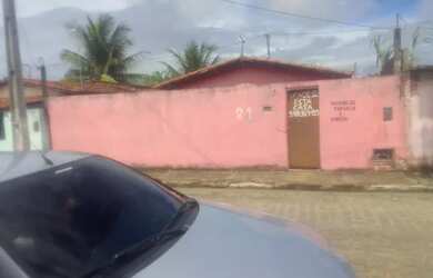 Imagem: A casa possui 2 Dormitórios, 1 Banheiro, 3 Vagas na garagem