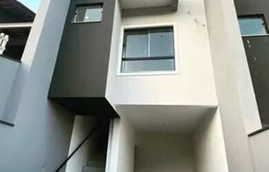 Imagem: A casa possui 3 Dormitórios, 3 Banheiros, 2 Vagas na garagem