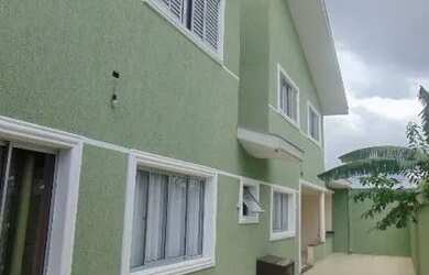 Imagem: A casa possui 4 Dormitórios, 3 Banheiros, 4 Vagas na garagem