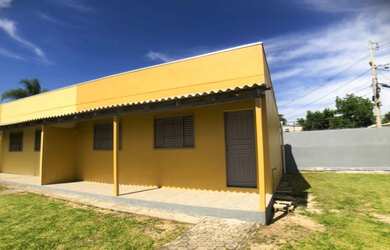 Imagem: A casa possui 2 Dormitórios, 1 Banheiro, 1 Vaga na garagem