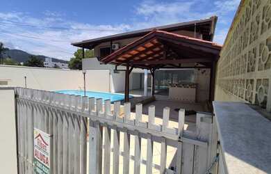 Imagem: A casa possui 3 Dormitórios, 2 Banheiros, 110m² de Área e