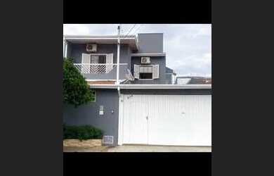 Imagem: A casa possui 3 Dormitórios, 3 Banheiros, 3 Vagas na garagem