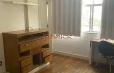 Imagem: O apartamento possui 1 Dormitório, 1 Banheiro, 1 Vaga na garagem