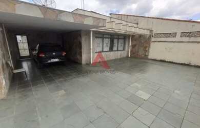 Imagem: A casa possui 3 Dormitórios, 3 Banheiros, 5 Vagas na garagem