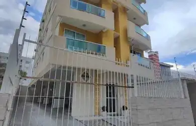 Imagem: O apartamento possui 3 Dormitórios, 1 Banheiro, 1 Vaga na garagem