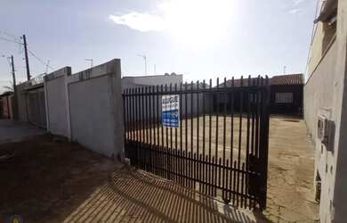 Imagem: A casa possui 2 Dormitórios, 1 Banheiro, 5 Vagas na garagem