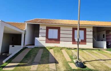Imagem: A casa em condomínio possui 2 Dormitórios, 1 Banheiro, 2 Vagas