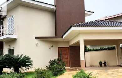 Imagem: A casa em condomínio possui 3 Dormitórios, 1 Banheiro, 4 Vagas