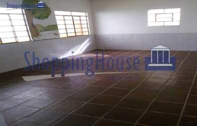 Imagem: O depósito possui 5 Vagas na garagem, 360m² de Área e está