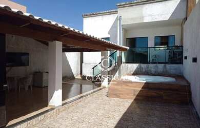 Imagem: A casa possui 1 Dormitório, 1 Banheiro, 5 Vagas na garagem