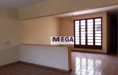 Imagem: A casa possui 3 Dormitórios, 1 Banheiro, 3 Vagas na garagem